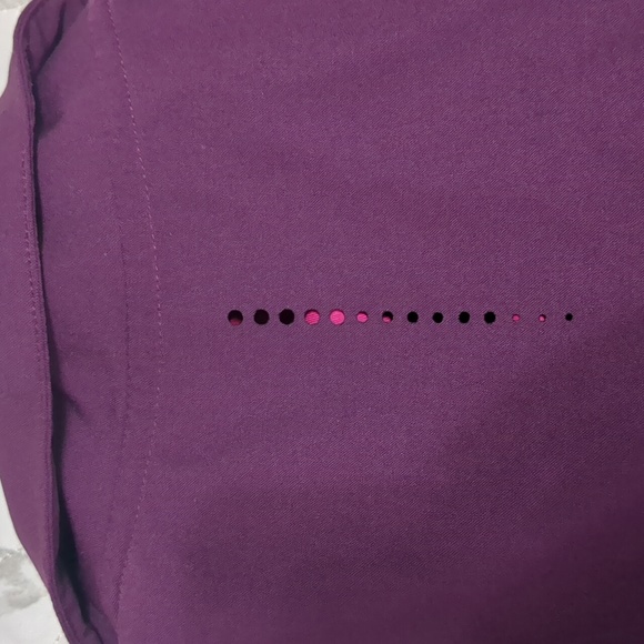 2 Nike tops - Picture 8 of 11